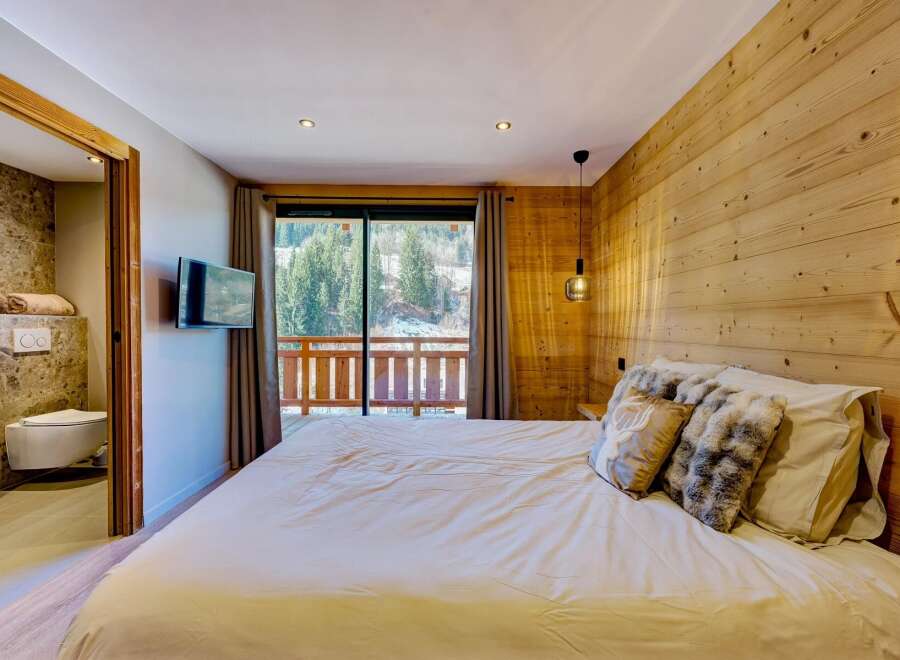 Experience the ultimate in luxury and comfort in this stunning bedroom.