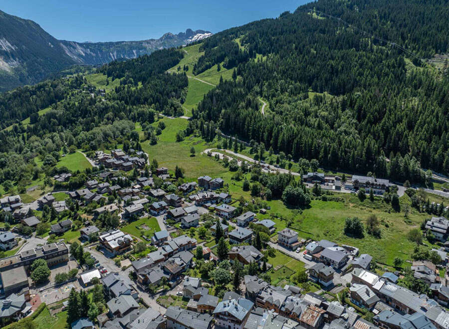 Discover the charm of this stunning mountain village, nestled amidst lush greenery and towering peaks.