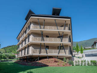 Discover modern living in this stunning architectural masterpiece.