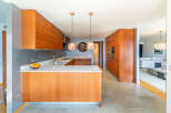 This stunning kitchen boasts modern design and high-end finishes, perfect for culinary enthusiasts.