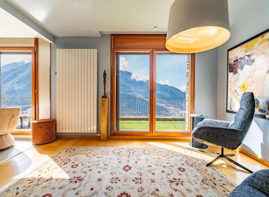 Experience luxury living with breathtaking mountain views in this stunning property.