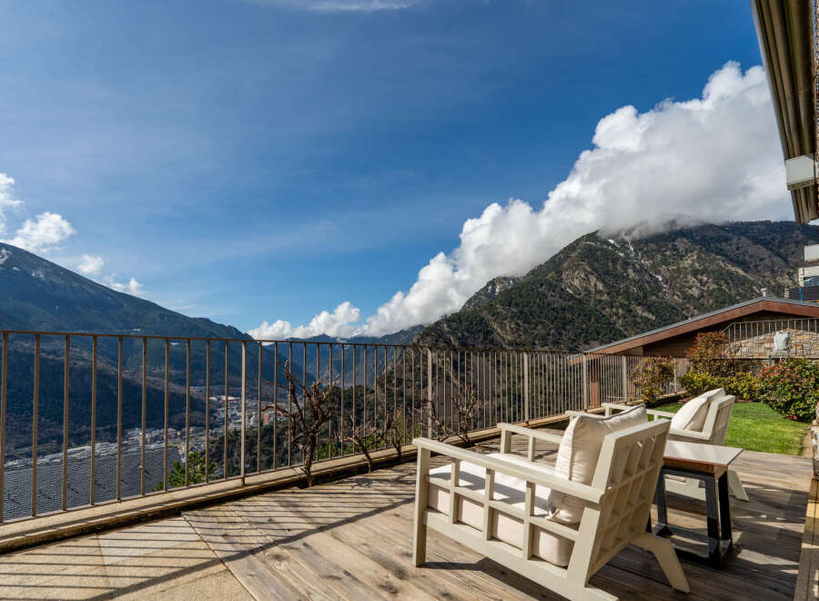 Enjoy breathtaking mountain views from this stunning property.