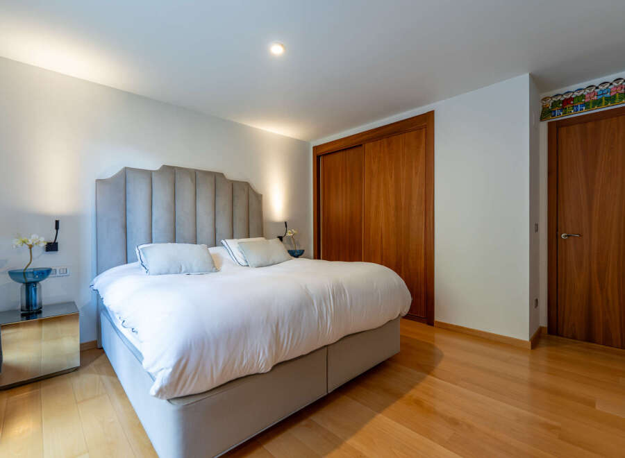 This stunning bedroom boasts a luxurious and inviting atmosphere, perfect for relaxation.