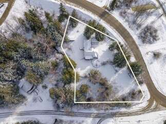For Sale in Revelstoke with 3 Beds and 3 Bathrooms