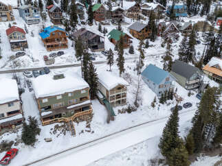 Discover a charming mountain retreat nestled in a snowy landscape, perfect for a cozy getaway.