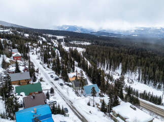 Nestled in a serene mountain landscape, this property offers a unique blend of natural beauty and modern comfort.