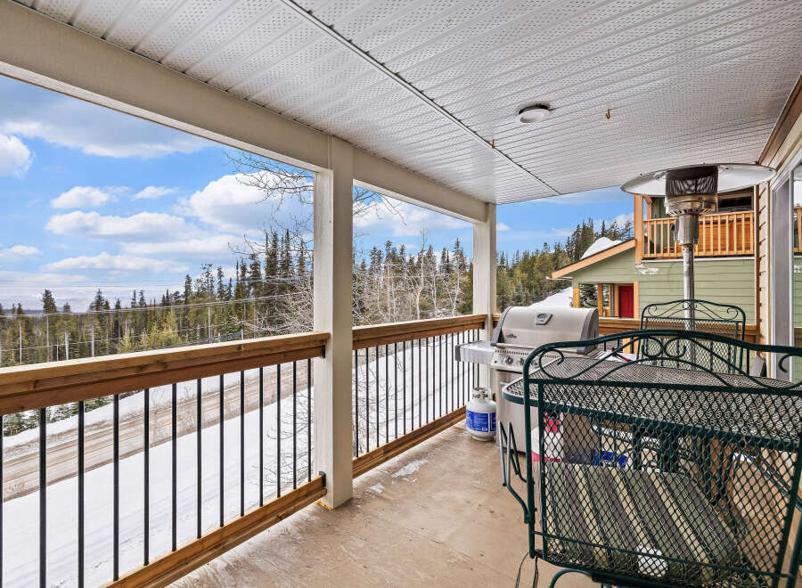 Enjoy breathtaking mountain views from this stunning property.