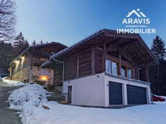Discover a stunning chalet nestled in a snowy landscape, perfect for a luxurious mountain retreat.