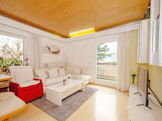 This bright and inviting living room offers a comfortable space for relaxation and entertainment.