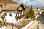Discover this charming property featuring a classic design and a prime location.