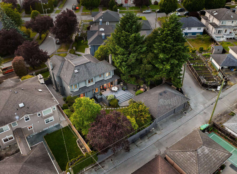 This stunning property boasts a modern design with a spacious layout, perfect for comfortable living.