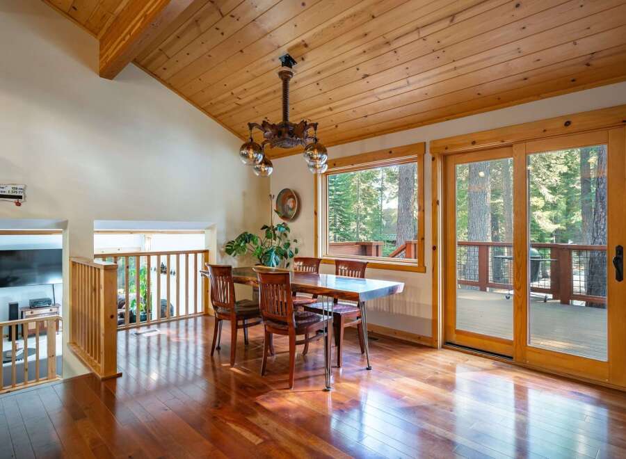 This stunning property boasts a warm and inviting dining area, perfect for hosting gatherings.