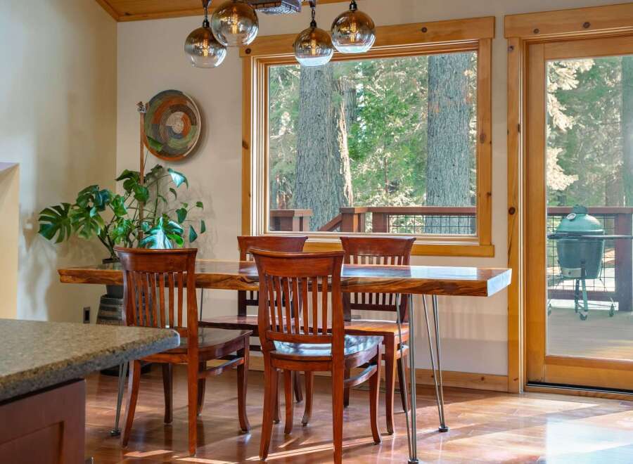 This stunning dining area features a beautiful wooden table and chairs, perfect for hosting gatherings.
