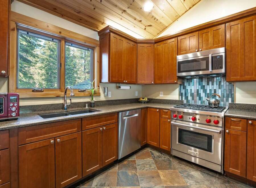 This stunning kitchen boasts a warm and inviting atmosphere, perfect for culinary enthusiasts.