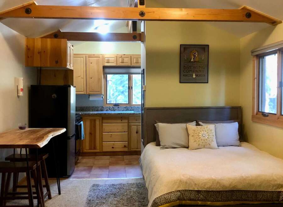Experience cozy living in this charming studio apartment, featuring a well-equipped kitchenette and a comfortable sleeping area.