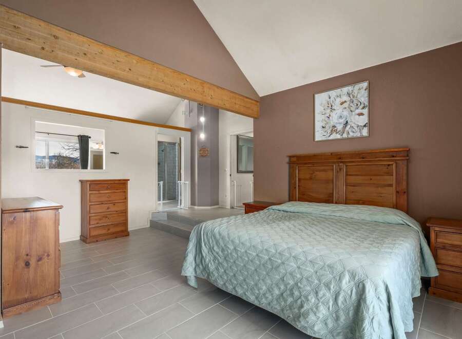 Step into this inviting bedroom, featuring a spacious layout and a cozy atmosphere.