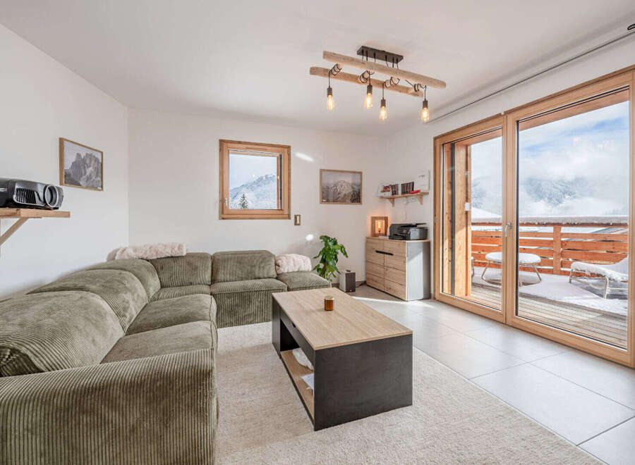 Chalet in La Cote-d'Arbroz - Image 2