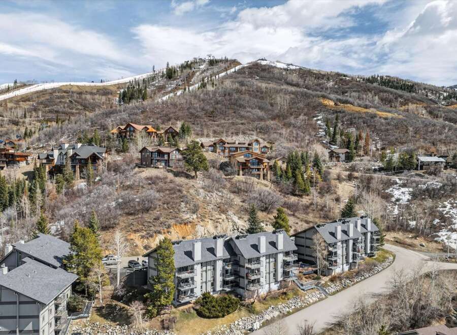 Discover luxury living in this stunning mountain property, offering breathtaking views and unparalleled access to outdoor adventures.