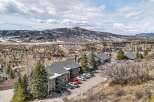 Discover the perfect mountain retreat in this stunning property, offering breathtaking views and a prime location.