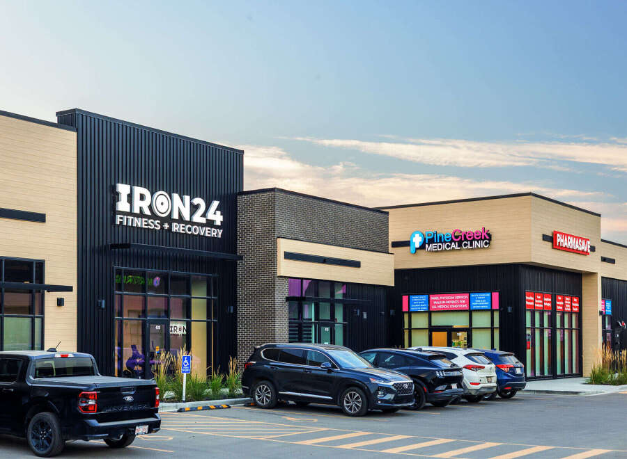 Discover a prime commercial property with high visibility, perfect for businesses seeking a strategic location.