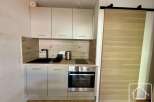 Discover this charming kitchen, perfect for culinary enthusiasts.