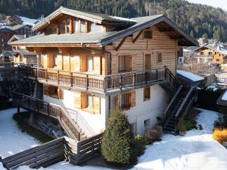 Discover the charm of this stunning wooden chalet nestled in a picturesque mountain setting.