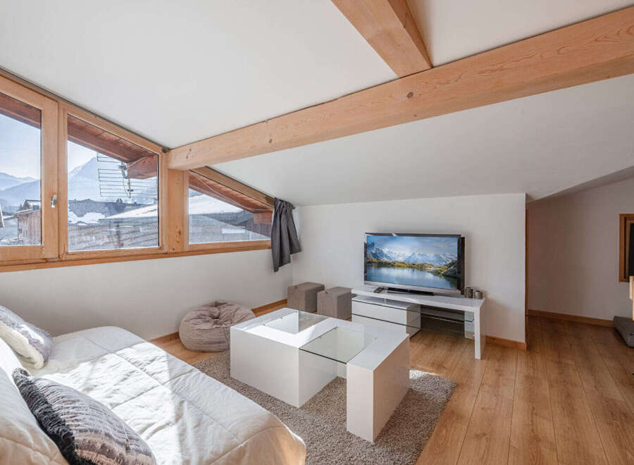 Discover the charm of this cozy living space, perfect for relaxation and entertainment.