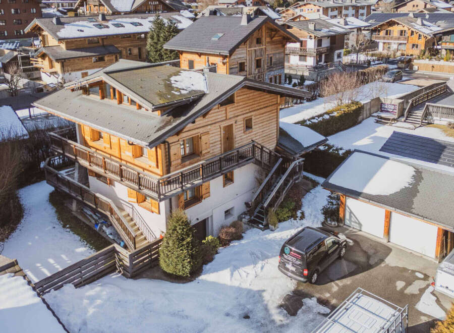 Discover this charming chalet nestled in a picturesque mountain village.