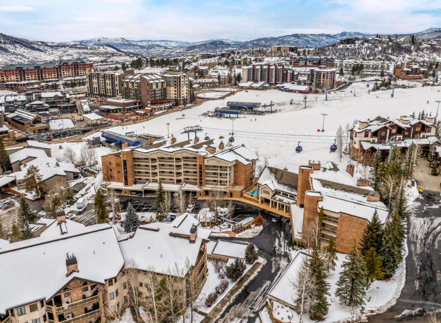 Experience luxury living in this stunning ski-in/ski-out property, offering unparalleled access to the slopes.