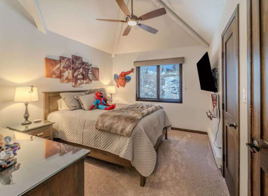 This cozy bedroom features a comfortable bed with plush bedding, perfect for a relaxing retreat.