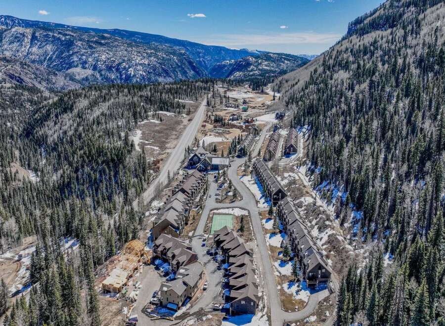 Discover a stunning mountain retreat nestled amidst the breathtaking beauty of nature.