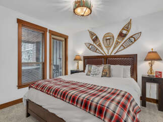 This cozy bedroom features a rustic cabin aesthetic, perfect for a relaxing retreat.