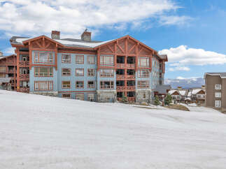 Discover a stunning mountain retreat with this beautiful property.
