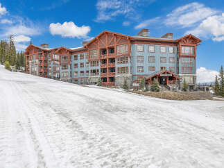 Discover luxury living at Stonebridge, a stunning property nestled in a picturesque mountain setting.