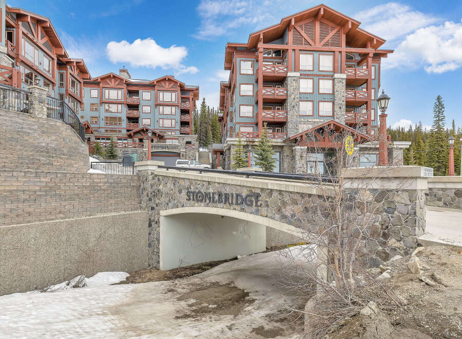 Discover luxury living at Stonebridge, a stunning property featuring beautiful architecture and a prime location.