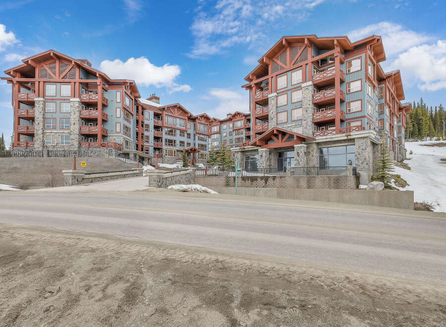Discover luxury living in this stunning mountain property.