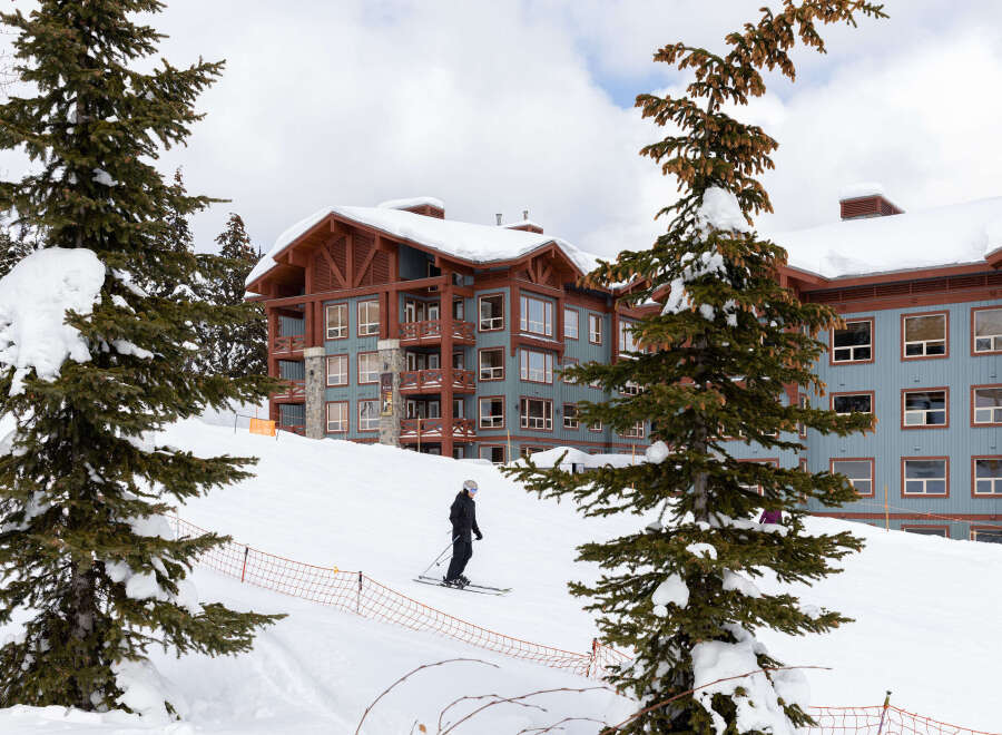 Experience luxury living in this stunning ski-in/ski-out property, offering unparalleled access to the slopes.