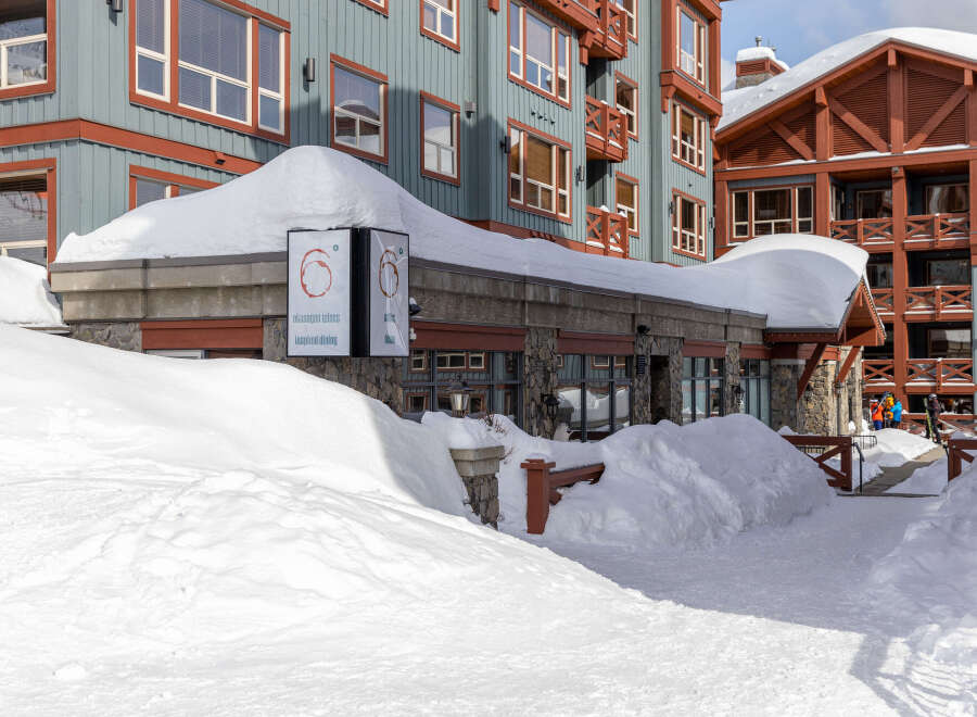 This stunning property boasts a prime location with easy access to ski slopes and winter activities.