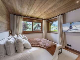 Experience the ultimate in luxury and comfort in this stunning bedroom.
