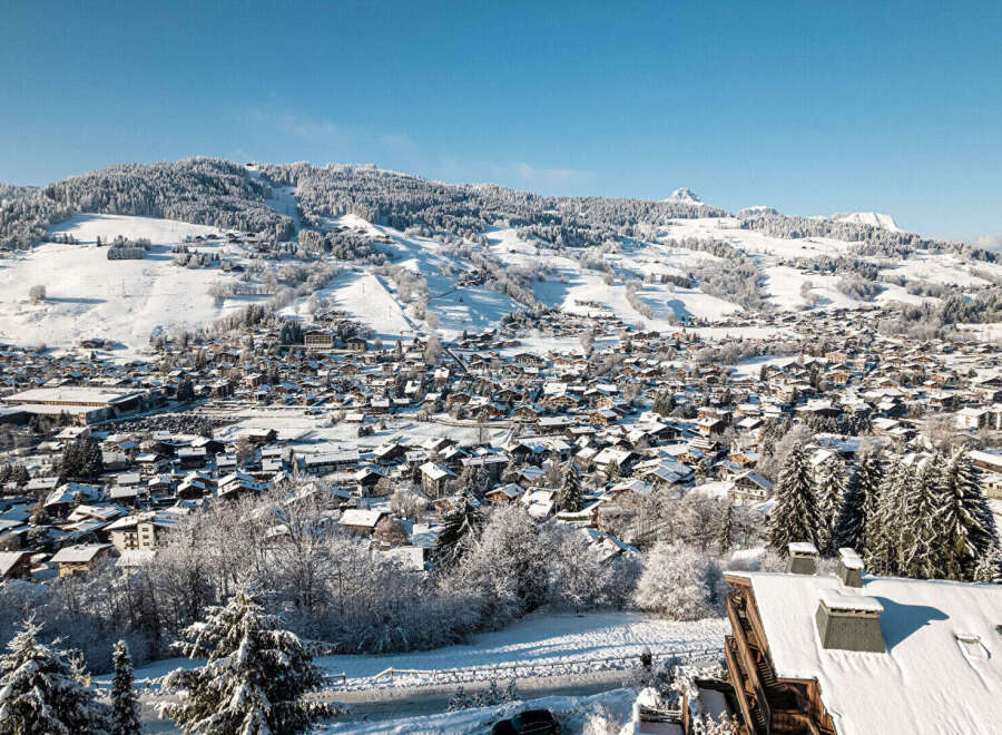Discover a winter wonderland in this stunning property nestled in the heart of the mountains.