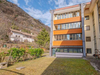 Discover a stunning property with modern architecture and a prime location.