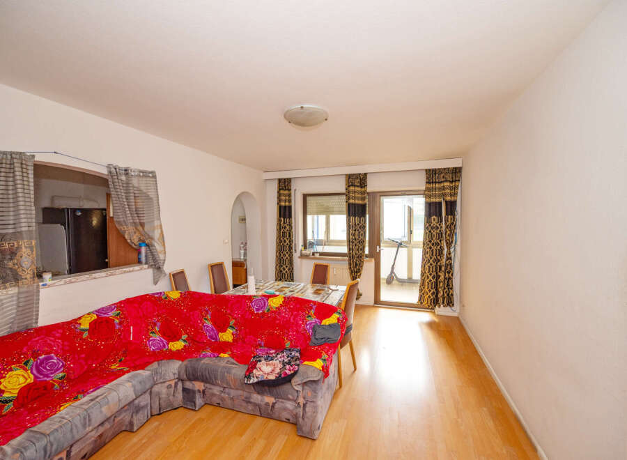 Discover this inviting living space, perfect for comfortable living and entertaining.