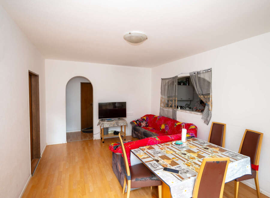 Discover this inviting living space, perfect for comfortable living and entertaining.