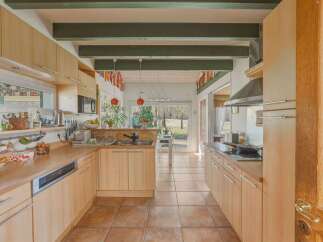 This stunning kitchen boasts a bright and airy design, perfect for culinary enthusiasts.