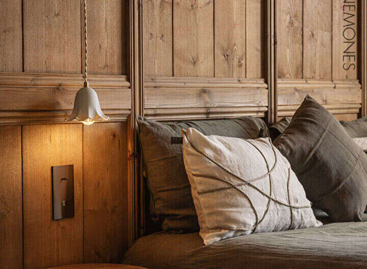 This cozy bedroom features a stunning wooden headboard, creating a warm and inviting atmosphere.