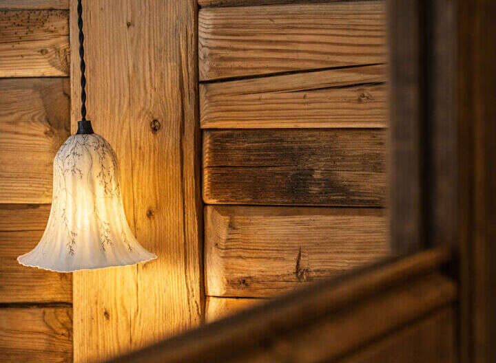 This stunning property features a rustic wooden wall, creating a warm and inviting atmosphere.