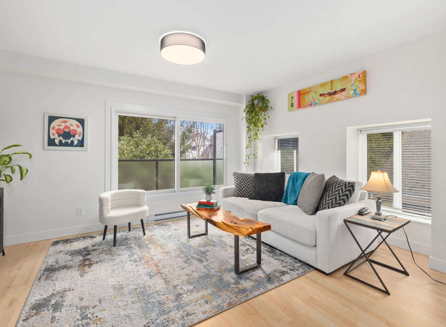This stunning living room boasts a modern design with a comfortable white sofa, perfect for relaxing.