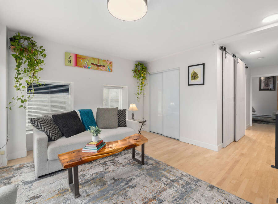 Step into a bright and airy living space, perfect for relaxation and entertaining.