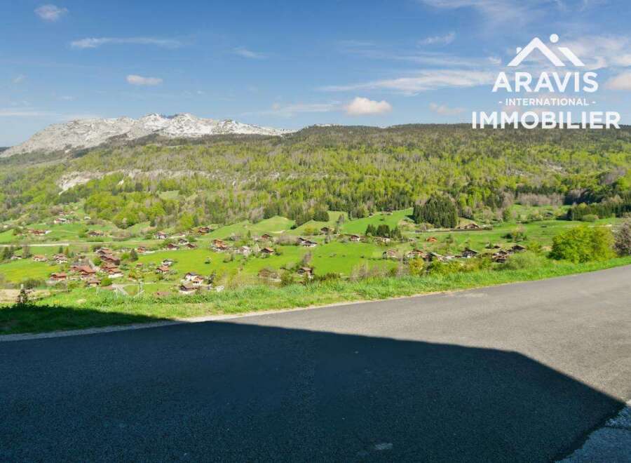 Discover the charm of this stunning property nestled in a picturesque mountain landscape.