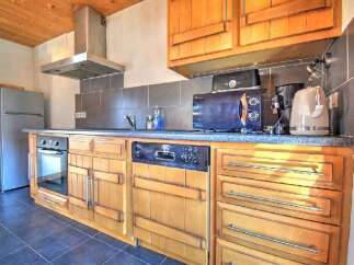 Discover the charm of this well-equipped kitchen, perfect for culinary enthusiasts.